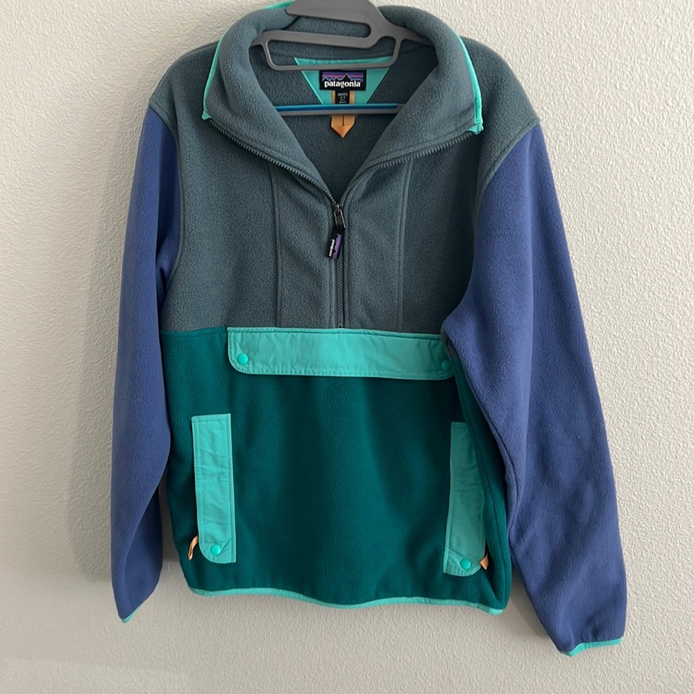 Unisex color block Patagonia pullover